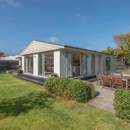 Bed & Breakfast In The Heart Of Fendalton
